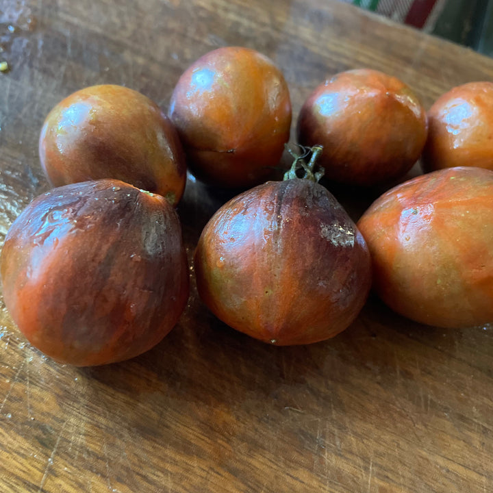 Ordinary World tomatoes photographed at Oak Summit Nursery.